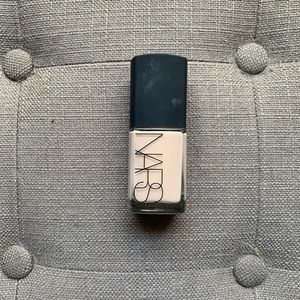 NARS Sheer Glow Foundation in Mont Blanc